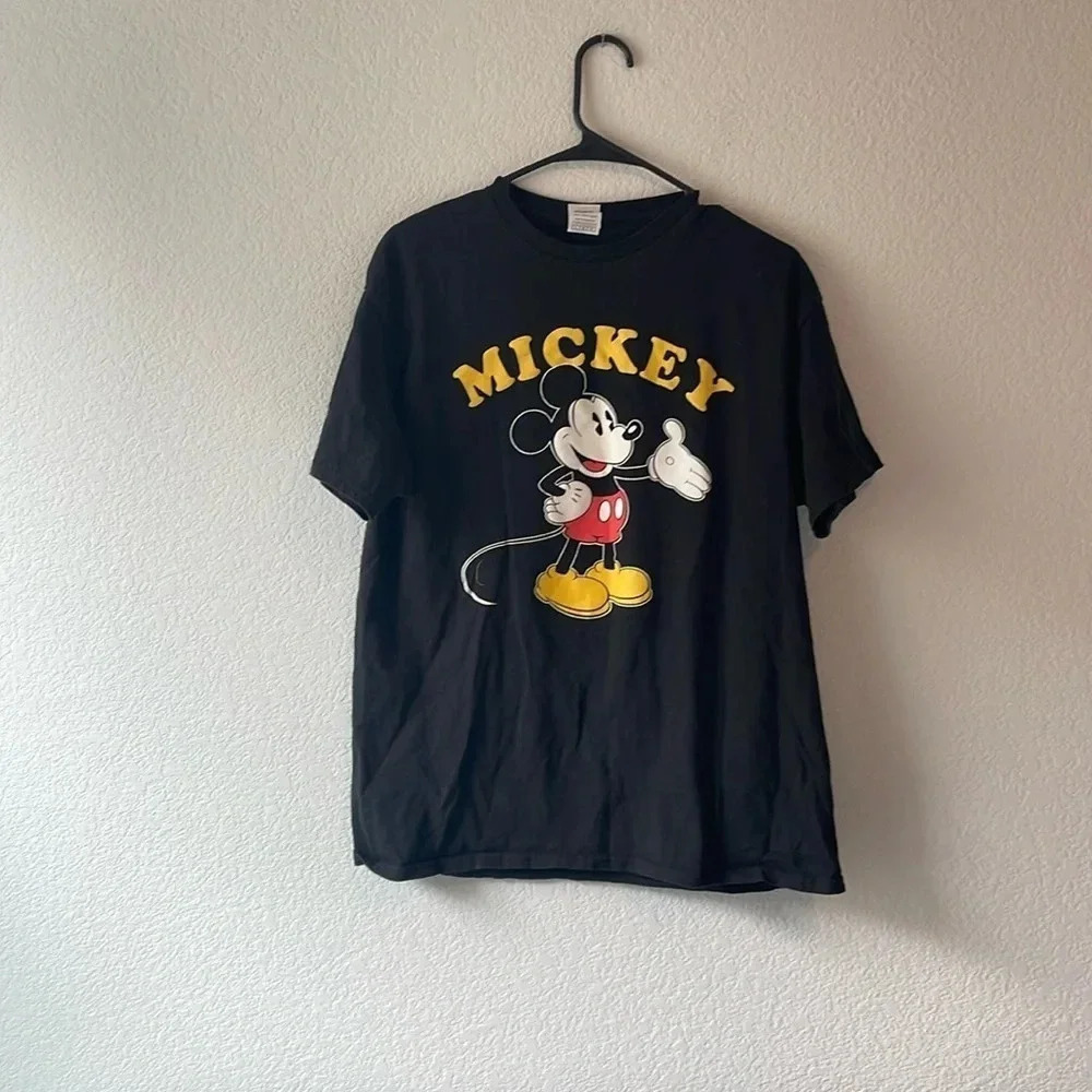 Mickey Mouse tee size Large